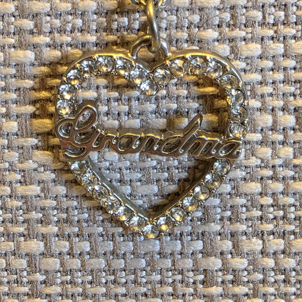 Elegant Goldtone Heart 'Grandma' Pendant Necklace